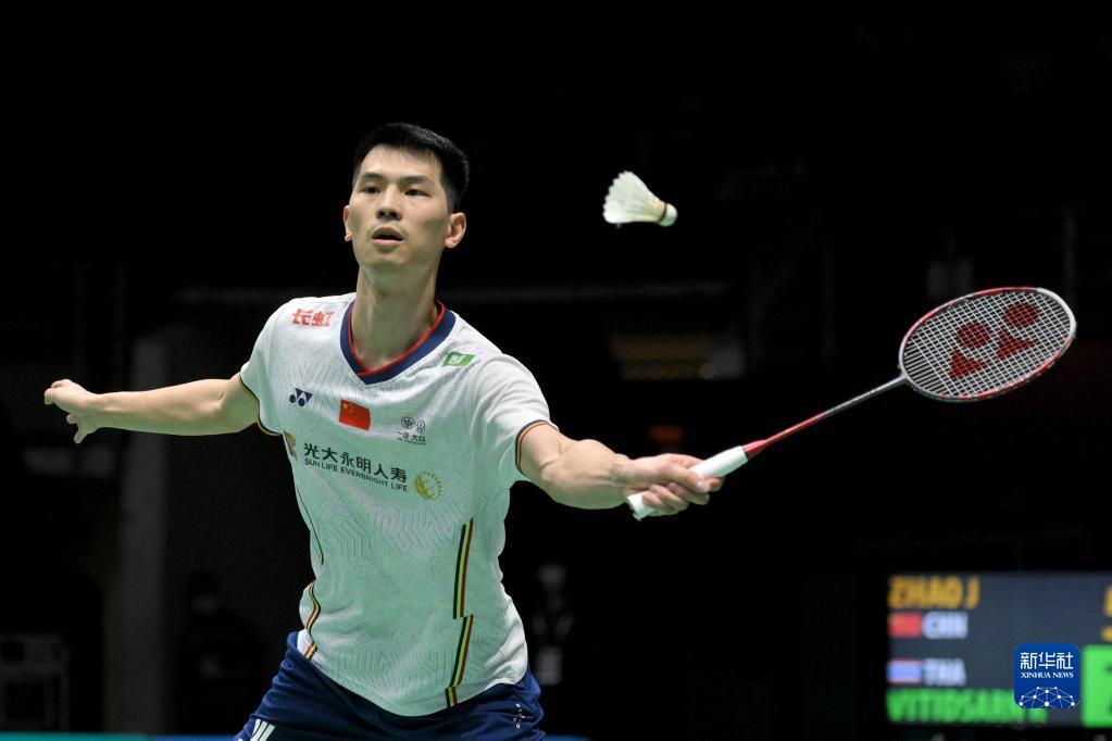 尴尬表现背 尴尬表现背